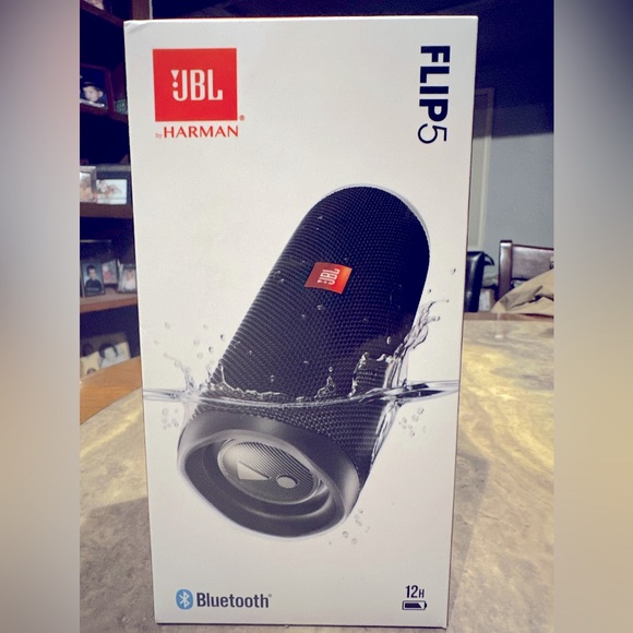 JBL flip 5 Bluetooth speaker black